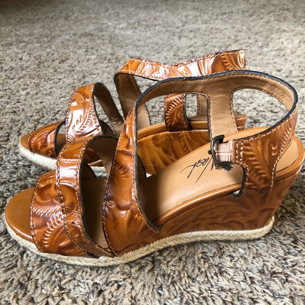 Patricia Nash Wedges - Picture 2 of 3